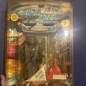 Star Trek the Next generation GOWRON (Autographed 3’s